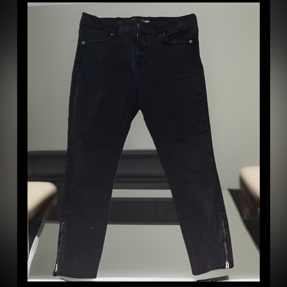 Express Black Denim Cropped W/Zippers On The Cuffs Distressed Cuffs Jeans